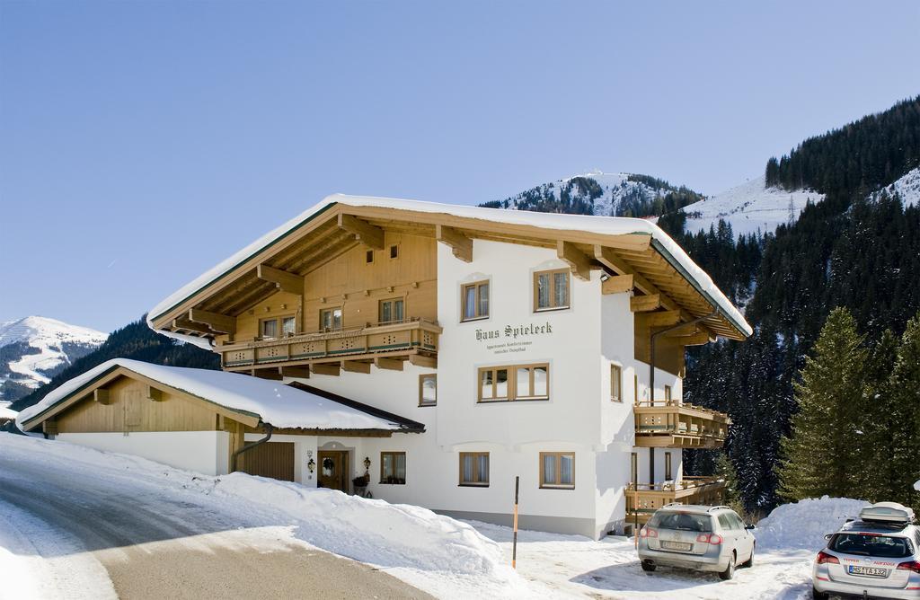 Haus Spieleck Bed & Breakfast Saalbach-Hinterglemm Exterior photo